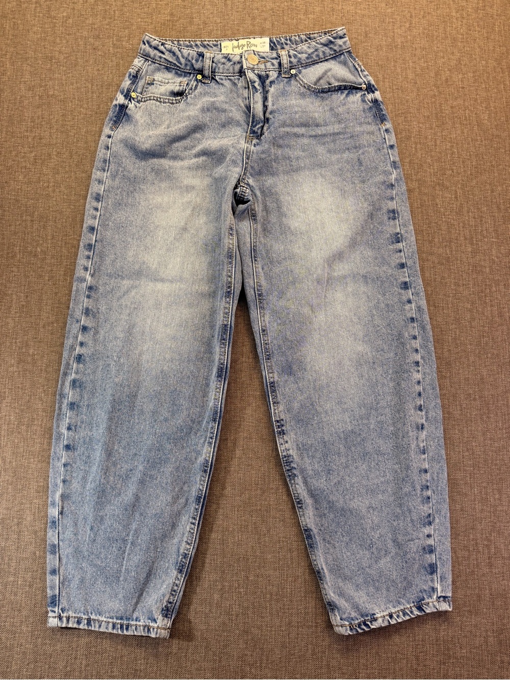 Indigo Rein Women's barrel leg cropped Jeans in Light Blue Wash size 25